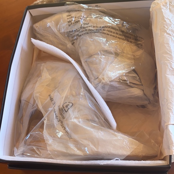 👠”CLASSY BCBG HIGH HEELS”👠 - Picture 7 of 8